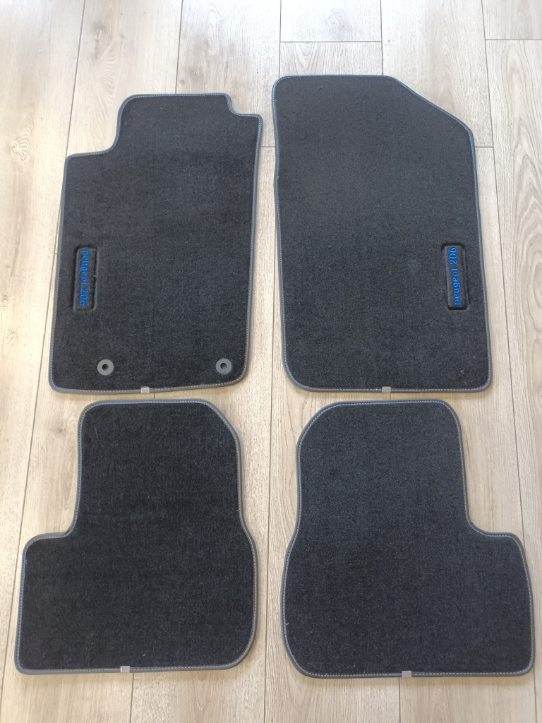 PEUGEOT 206 - avec fixation sur tapis conducteur