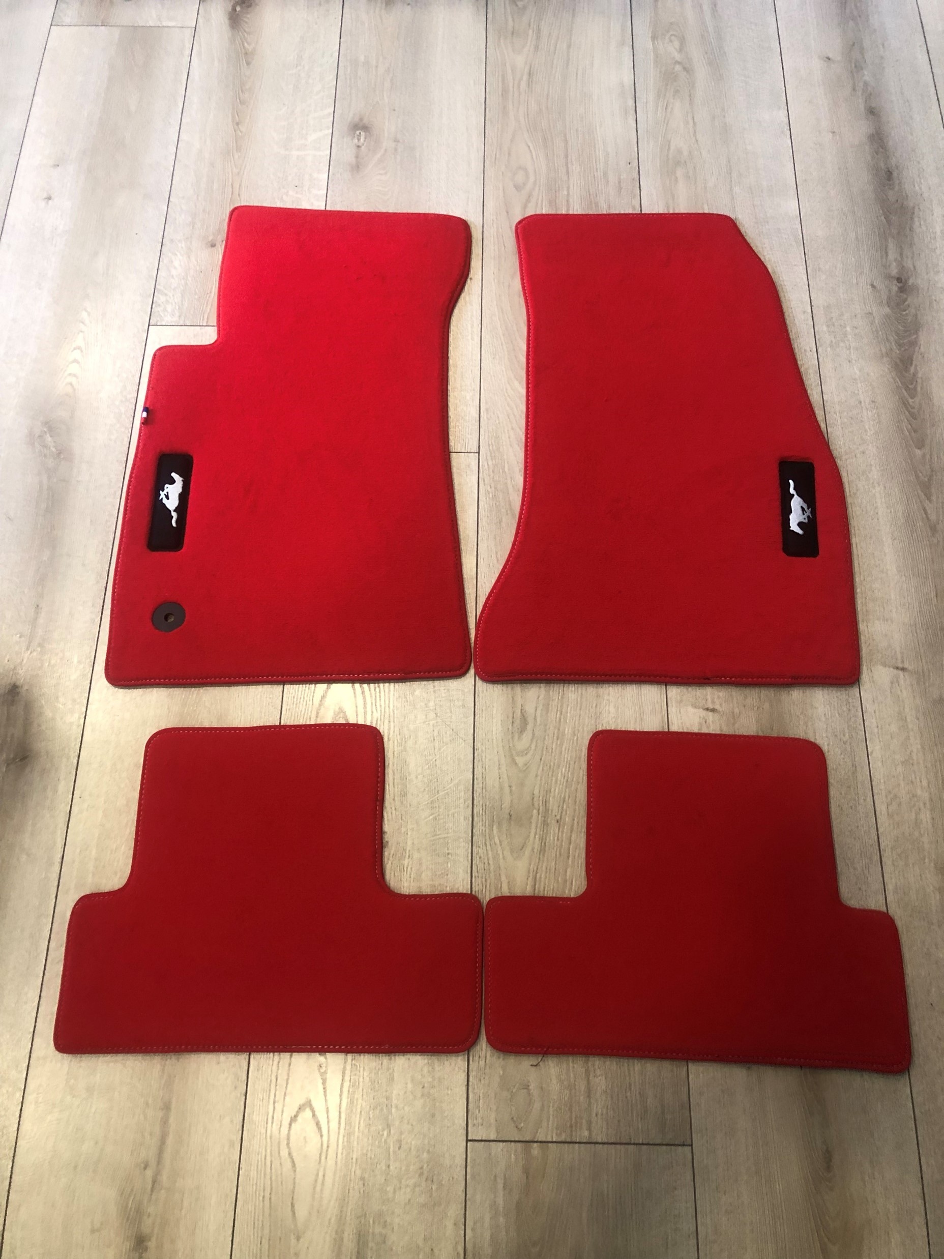 FORD MUSTANG V Cabriolet et Coupé - Avec 1 fixation sur tapis conducteur