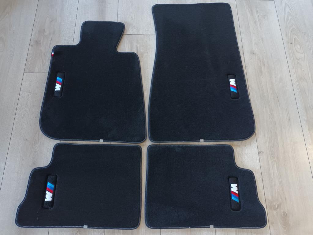BMW SERIE 6 E24 Phase 2 et 3 - avec fixations tapis conducteur